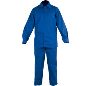 Camisa de cerrada con broches azul en ropa de protección química